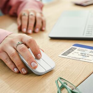 Logitech Mobi Fold Travel 鼠标 - 蓝牙/射频 - 4 按钮 - 2 可编程按钮 - 灰白色 - PC, Mac - 无线 - 10 m - 2.40 GHz - 可充电 - 4000 dpi - 滚轮 - 对称