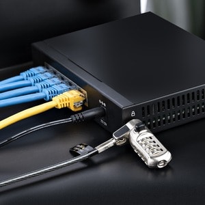 StarTech.com Unmanaged 2.5G Switch, 5 Port 2.5GBASE-T Unmanaged Ethernet Switch, Din Rail | Wall Mount, Multi-Gigabit, Aut