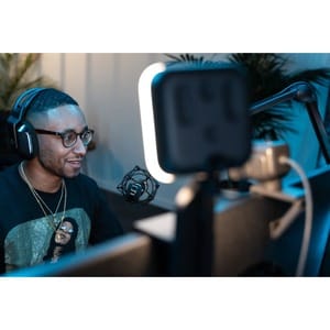 Logitech Litra Glow Videoleuchte - Monitor-Halterung, Stativ, Halterung