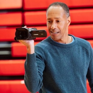 Canon LEGRIA HF G70 Digital Camcorder - 8.9 cm (3.5") LCD Touchscreen - 1/2.3" CMOS - 4K - 21.1 Megapixel Video - MP4 - 20