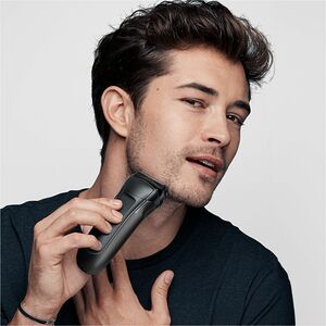 Rasoio Braun Shave&Style 300BT - Nero - Per Maschio - senza filo - 0,50 Ora Tempo di funzionamento massimo batteria - 1 Or