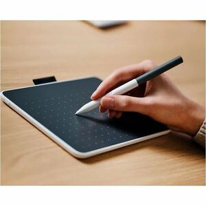 Wacom One Small Graphics Tablet - Graphics Tablet - 152.40 mm x 93.98 mm - 2540 lpi Wired/Wireless - Bluetooth - 4096 Pres