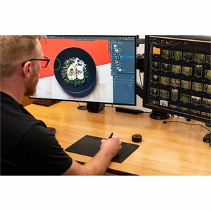 Wacom Intuos Pro 3D Graphics Tablet - Wired/Wireless - Bluetooth - 8192 Pressure Level - Pen - PC, Mac