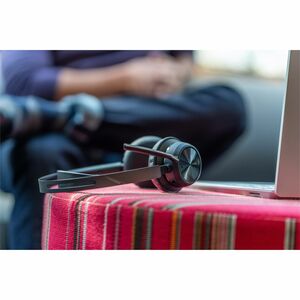 Poly Voyager Focus 2-M Kabel/Kabellos Auf den Ohren, Kopfbügel Stereo Headset - Schwarz - Siri, Google Assistant - Binaura
