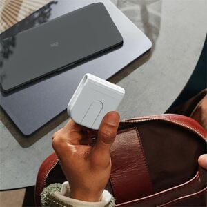 Logitech Mobi Fold Travel 鼠标 - 蓝牙/射频 - 4 按钮 - 2 可编程按钮 - 灰白色 - PC, Mac - 无线 - 10 m - 2.40 GHz - 可充电 - 4000 dpi - 滚轮 - 对称