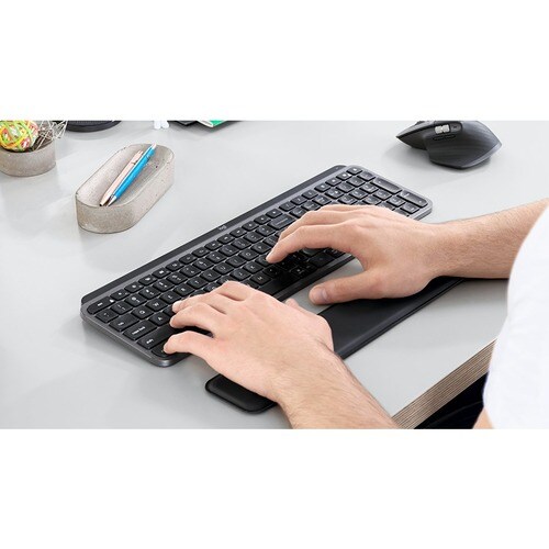 Appoggiapolsi per tastiera Logitech - 64 mm x 420 mm x 8 mm Dimensioni - Memory Foam - Resistente alle macchie