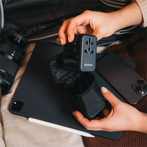 Adattatore CA Verbatim UTA-05 - Adattatore universale - 2 USB - 2 USB Type-C - 120 V AC, 230 V ca Ingresso