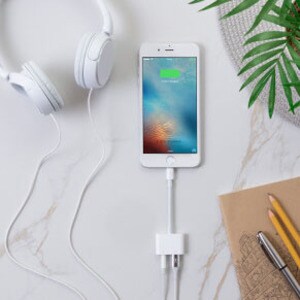 BELKIN 3.5 MM AUDIO + CHARGE ROCKSTAR WHITE