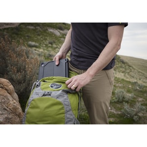 ZAGG Rugged Book Go Tastatur/Cover (Buchfalz) für 27,9 cm (11 Zoll) Apple iPad Pro Tablet - Schwarz - Sturzsicher