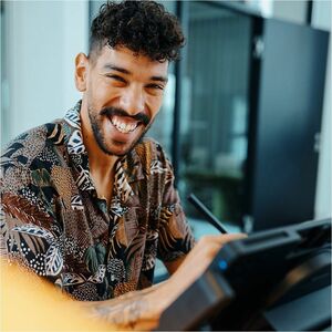 Wacom Cintiq Pro 3D Grafiktablett - 43,2 cm (17 Zoll) LCD 4K - Touchscreen - Multi-Touch-Bildschirm - Kabel - 8192 Druckni