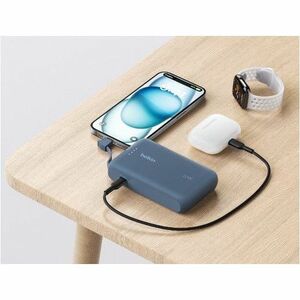 Belkin BoostCharge Stromspeicher - Blau - für Smartphone, Tablet-PC, iPad mini, iPad, iPad Pro - 10000 mAh - 3 x USB - Blau