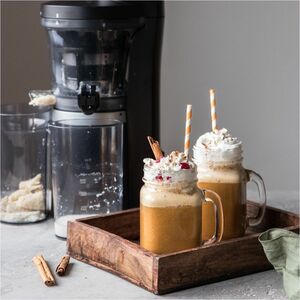 Panasonic MJ-L700 Electric Juicer - Slow/Masticating - Matte Black