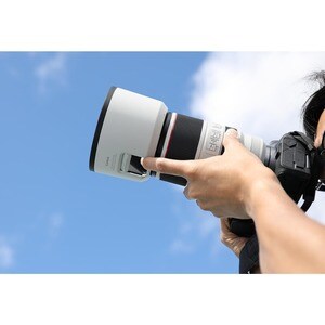 Canon - 70 mm to 200 mmf/2.8 - Telephoto Zoom Lens for Canon RF - Designed for Digital Camera - 77 mm Attachment - 0.23x M
