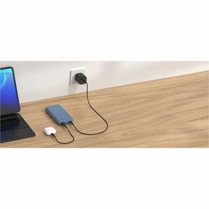 Belkin BoostCharge Power Bank - Blue - For Smartphone, iPhone, iPad mini, iPad Pro - 2 x Type-C 30W, 1 x Type-A 30W - 2000