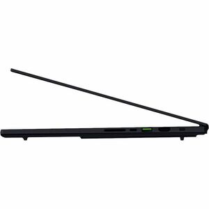 Razer Blade 16 QHD+ OLED, Ryzen AI9-370, 64GB, RTX 5090, 4TB