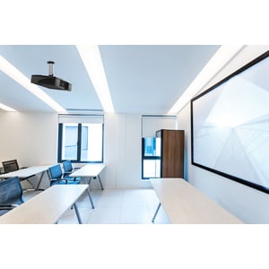 Ce support plafond pour projecteur NewStar universel, modèle BEAMER-C80, vous permet de monter un projecteur/beamer au pla