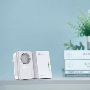TP-Link TL-WPA4226KIT IEEE 802.11n 300 Mbit/s Wireless Range Extender - 2 x Network (RJ-45) - Ethernet, Fast Ethernet - Wa