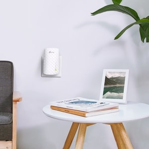 TP-Link RE200 IEEE 802.11b/g/n/ac 750 Mbit/s Wireless Range Extender - 3 x Internal Antenna(s) - 1 x Network (RJ-45) - Eth