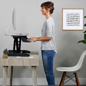 Ergotron WorkFit-Z Workstation - Holz, gemasert Rechteck, Tauben-Grau Top - 401,32 mm Table Top Length x 787,40 mm Table T