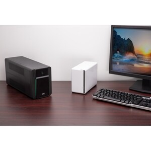 APC by Schneider Electric Easy UPS UPS em espera - 1.60 kVA/900 W - Montagem em parede - AVR - 8 Hora Recharge - 230 V AC 