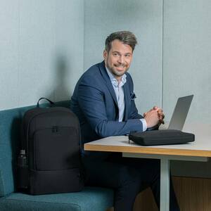 Dicota Eco Tasche (Rucksack) für 38,1 cm (15 Zoll) bis 43,9 cm (17,3 Zoll) Notebook - Schwarz - 300D Polyethylene Terephth