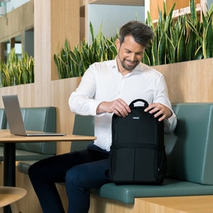 Dicota Eco SCALE Tasche (Rucksack) für 33 cm (13 Zoll) bis 39,6 cm (15,6 Zoll) Notebook, Tablet - Schwarz - 600D Polyethyl