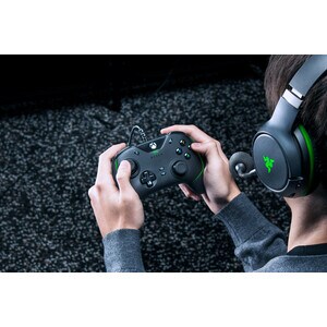Razer Wolverine V2 Gaming Pad - Cable - Xbox Series S, Xbox Series X, Xbox One, PC - 9.84 ft Cable - White