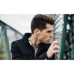 JBL TUNE 125BT Wireless Earbud Stereo Earset - White - Binaural - In-ear - Bluetooth - 16 Ohm - 20 Hz to 20 kHz