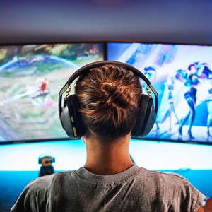 Auriculares de gaming Logitech G435 Inalámbrico Sobre la oreja Estéreo - Negro, Amarillo - Cerrado - 1000cm - Bluetooth - 