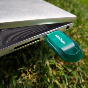 SanDisk 128 GB USB 3.2 (Gen 1) Flash-Laufwerk - 100 MB/s Read Speed