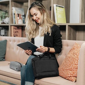 Dicota Eco Slim Case MOTION Tasche für 32,8 cm (12,9 Zoll) bis 39,6 cm (15,6 Zoll) Notebook, Tablet, Smartphone - Schwarz 