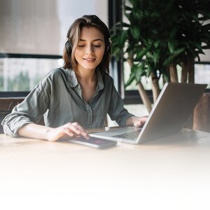 YEALINK UH38 DUAL TEAMS HEADSET USB WIRED & BLUETOOTH. USB-A LEATHER EAR CUSHIONS 360 DEG BUSYLIGHT BUILT-IN-BATTERY. 2 YE