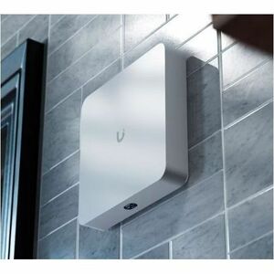 Ubiquiti Network Video Recorder Instant - Network Video Recorder - HDMI - 4K Recording - 2.9 cm (1.1") Screen