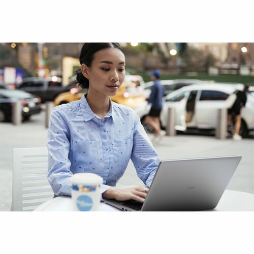 Vista 21 de Dell Pro 14 PC 14255 laptop R5 PRO; 16 G