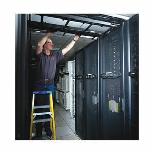 APC Warranty/Support - Extended Warranty - 1 anos - Garantia - 24 x 7 - No local - Manutenção - Peças e trabalho - Eletrón
