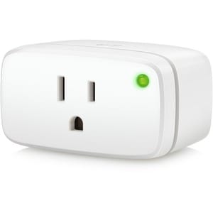 Eve Smart Plug & Power Meter - 1 x AC Power Plug - 240 V AC / 15 A - Apple HomeKit Supported - White