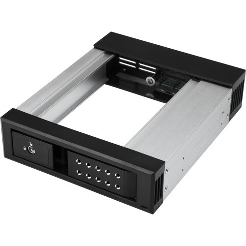 StarTech.com HSB1SATSASBA. Grösse: 13,3 cm (5.25"), Typ: Carrier Panel, Produktfarbe: Schwarz. Breite: 146 mm, Tiefe: 179 