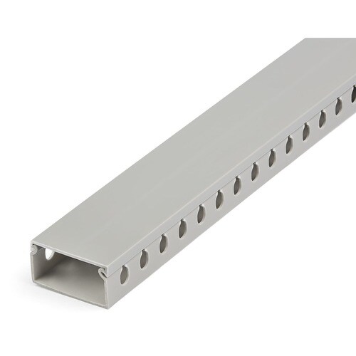StarTech.com Chemin de Câbles PVC de 2m avec Couvercle - 50 x 25mm - Slots Parallels 8mm, Goulotte Cache Câble Réseau, max